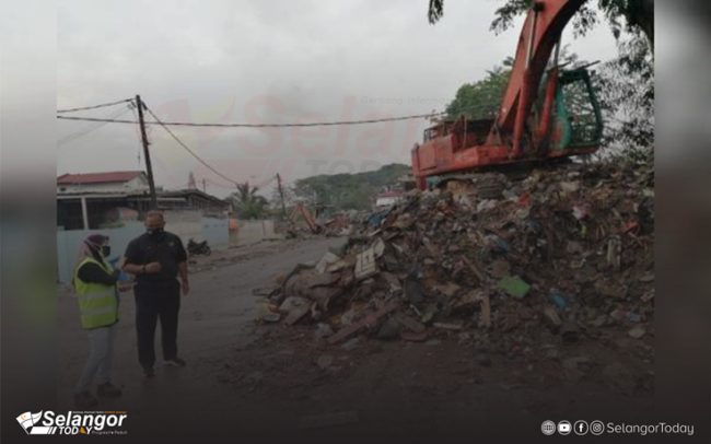 OPERASI PEMBERSIHAN PASCA BANJIR DI SELANGOR HAMPIR SELESAI